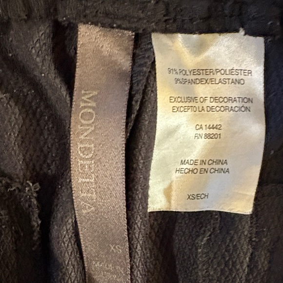 Mondetta woman’s black Joggers - Picture 2 of 5